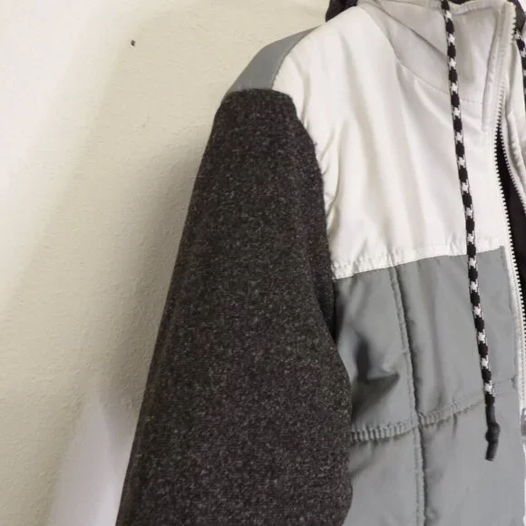 EUC Airwalk Jacket Unisex puffer with hood. Size M - Picture 9 of 16